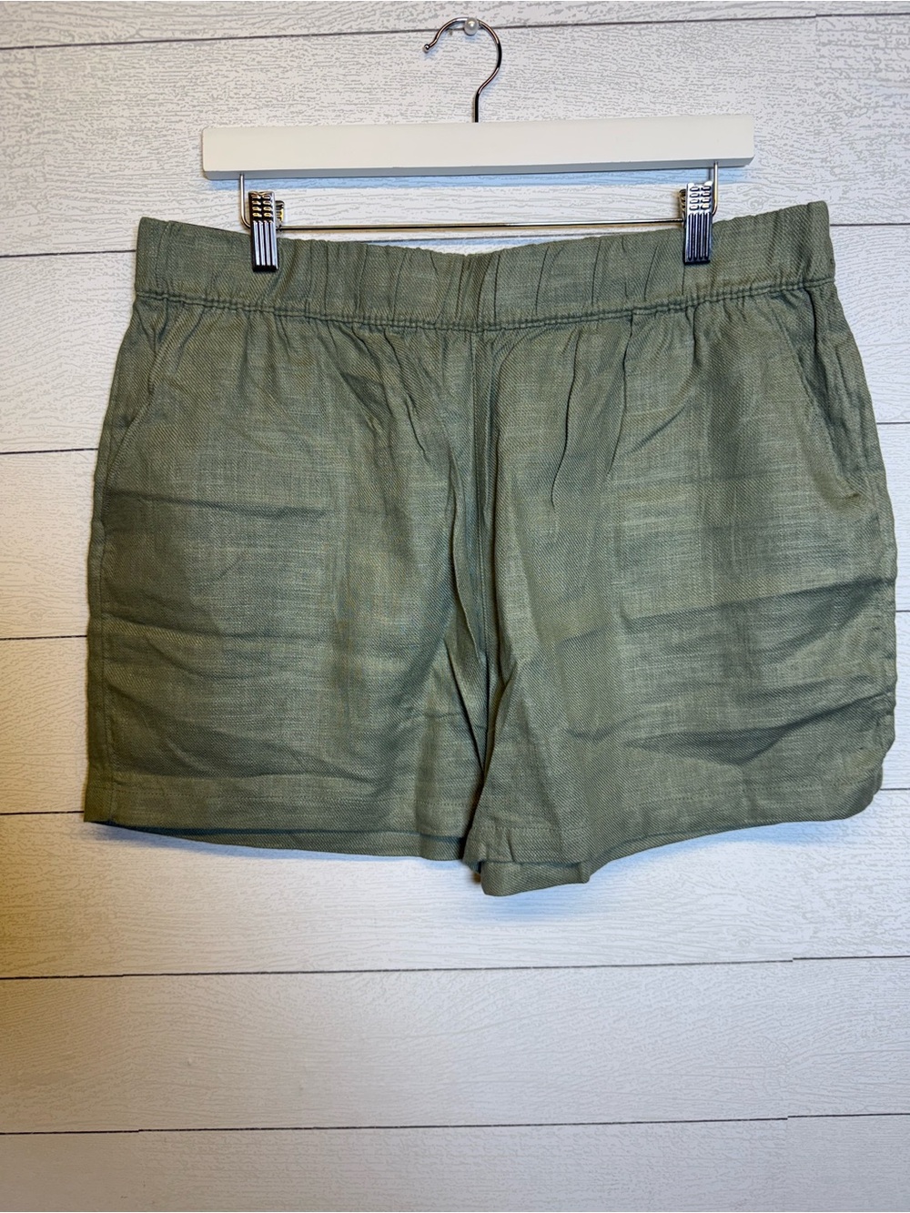 Blank NYC Green Linen Blend Flat Front Elastic Wait Drawstring Shorts Large NWT